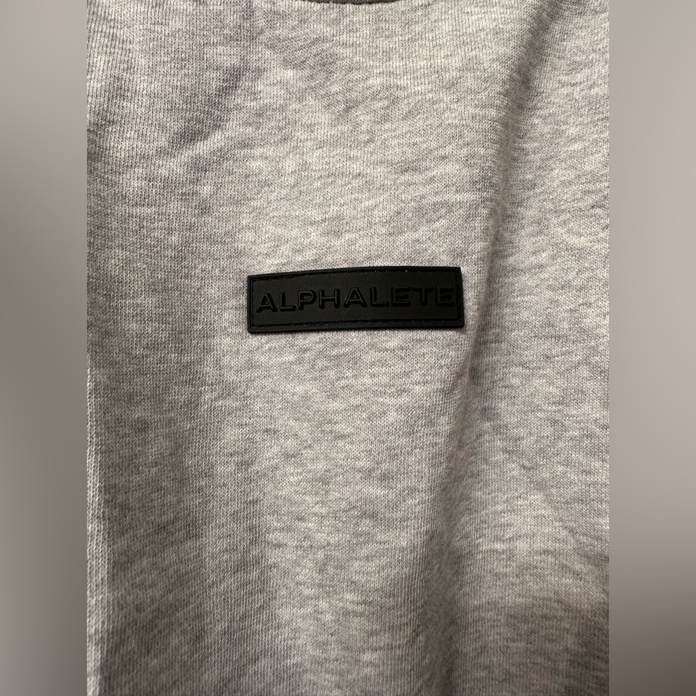 Alphalete cropped pullover - Picture 2 of 2
